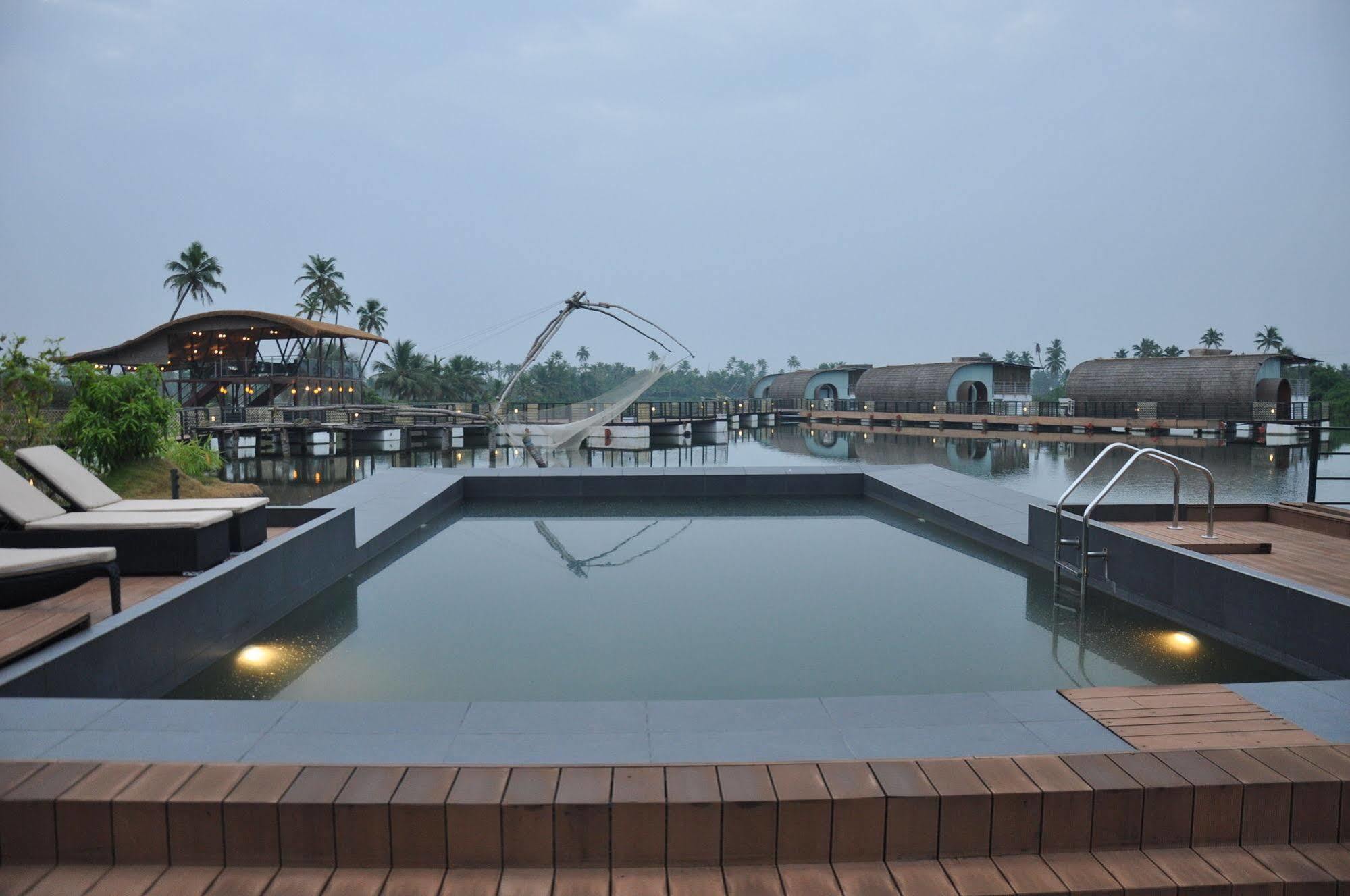 AQUATIC FLOATING RESORT | ⋆⋆⋆⋆⋆ | KOCHI, INDIA | SEASON DEALS FROM $111