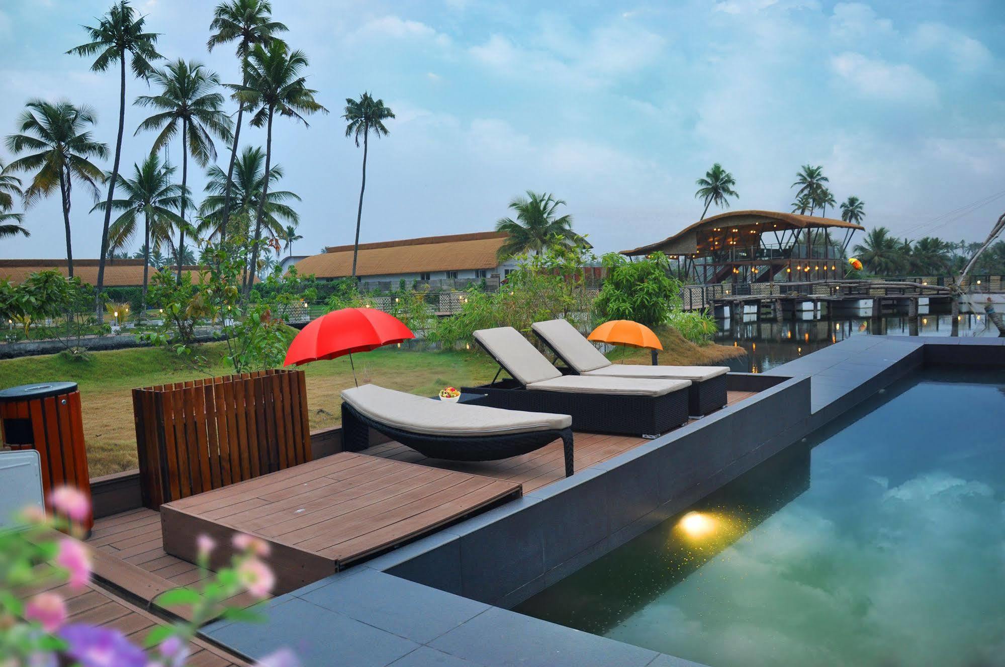 AQUATIC FLOATING RESORT | ⋆⋆⋆⋆⋆ | KOCHI, INDIA | SEASON DEALS FROM $111